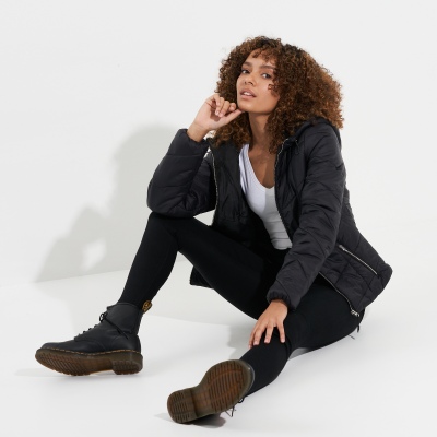Fashion shot of a woman in a black blazer, white tee and black jeans. By Nick van der Touw.
