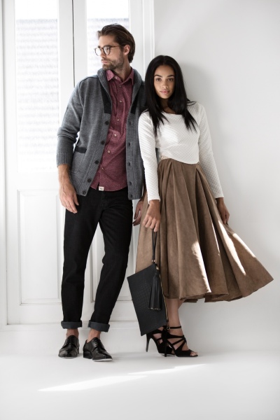 Lookbook lifestyle frame of a couple with shopping bags. By Nick van der Touw.