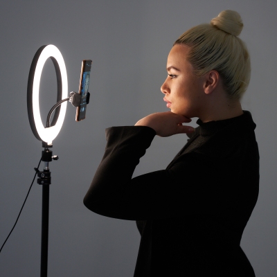 Product shot of a ring light with a model behind it. By Nick van der Touw.