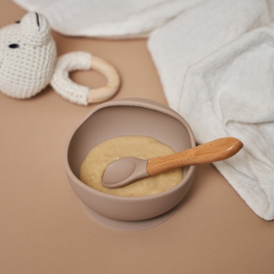 Product shot of a bowl and spoon with powder in neutral tones. By Nick van der Touw.