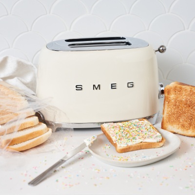 Product shot of a cream SMEG toaster with toast. By Nick van der Touw.