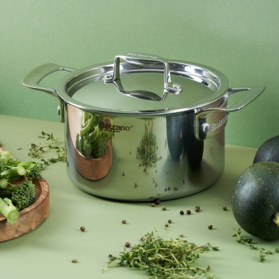 Product shot of a Balzano stockpot with greens. By Nick van der Touw.
