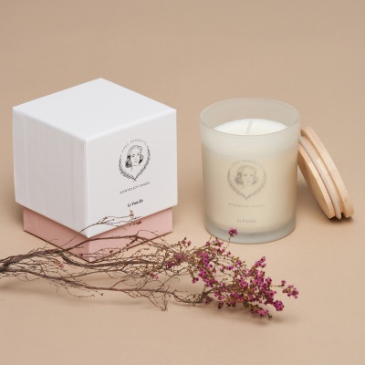 Anke candle with its branded gift box. By Nick van der Touw.