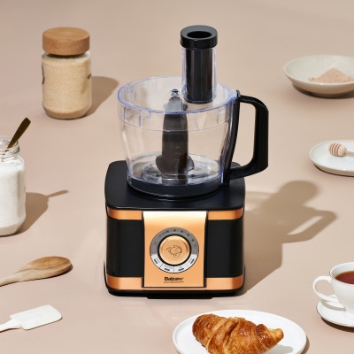 Product shot of a Balzano food processor with copper accents. By Nick van der Touw.