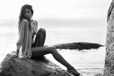 Coastal editorial portrait of Keshia in soft natural light. Photography by Nick van der Touw.