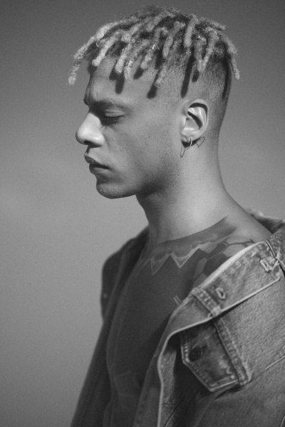 Side profile studio portrait of a model with locs. Black and white photography by Nick van der Touw.