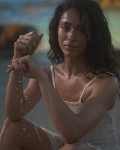 Coastal portrait of Zoe in natural light. Cape Town portrait photography by Nick van der Touw.